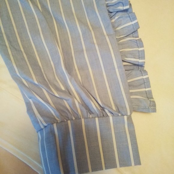 Romeo & Juliet Couture Crop Top - Picture 5 of 12